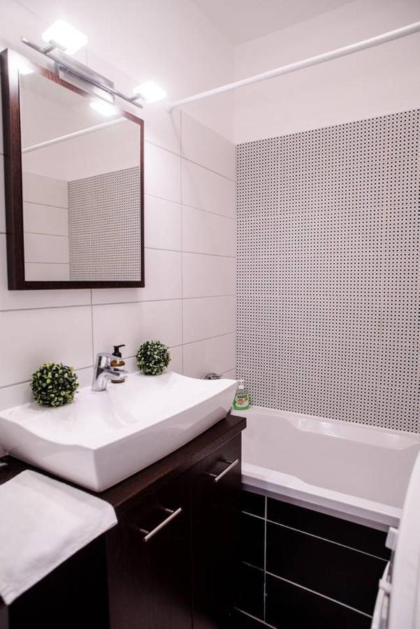 بودابست Peaceful, Cozy And New Apartment With Balcony المظهر الخارجي الصورة